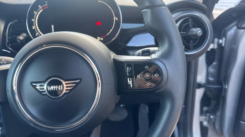 MINI Hatchback 1.5 Cooper Classic 3dr Auto Petrol Hatchback